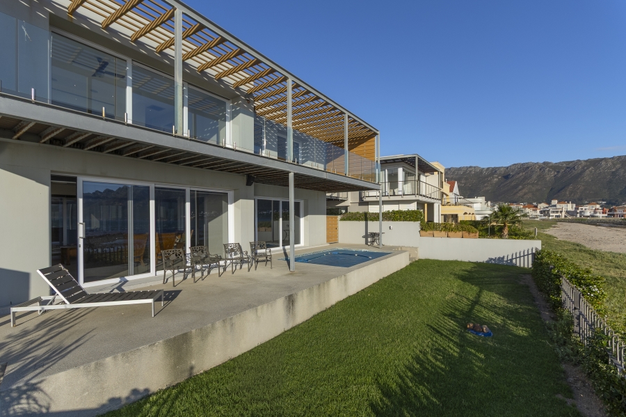 To Let 4 Bedroom Property for Rent in Harbour Island Western Cape